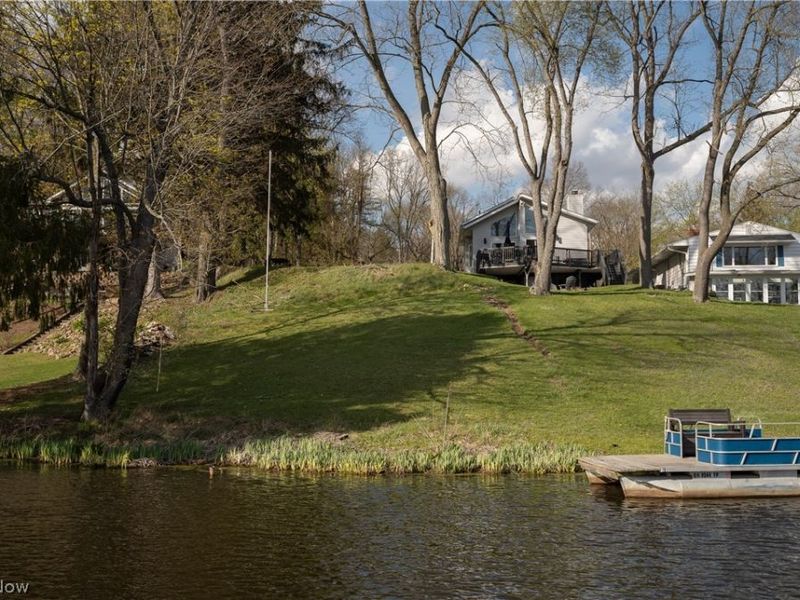 73 Cherry Drive NW, North Canton, OH 44720 Photo 5