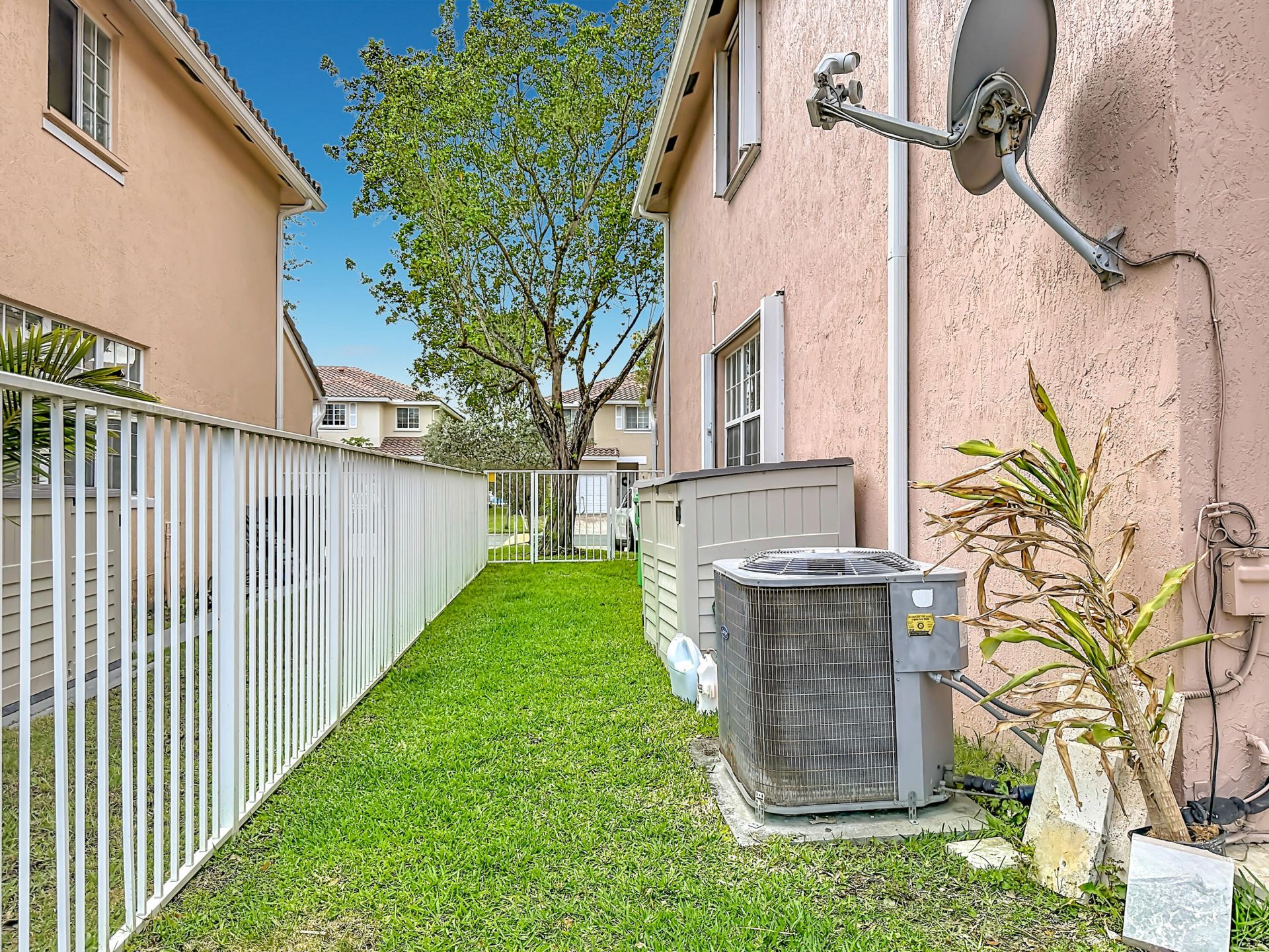 3990 NW 92nd Avenue, Sunrise, FL 33351 Photo