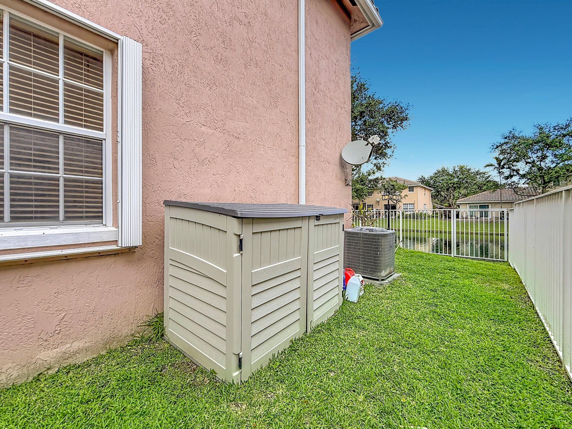 3990 NW 92nd Avenue, Sunrise, FL 33351 Photo