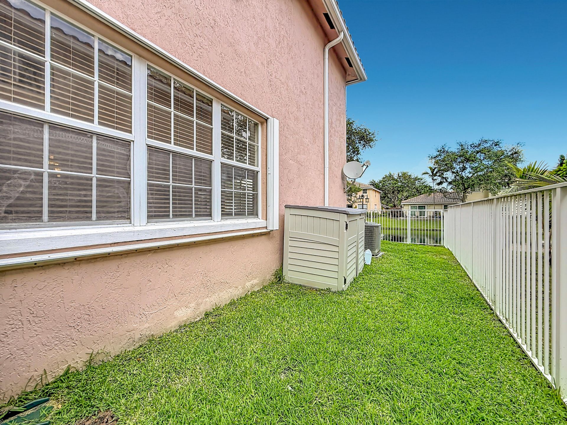 3990 NW 92nd Avenue, Sunrise, FL 33351 Photo