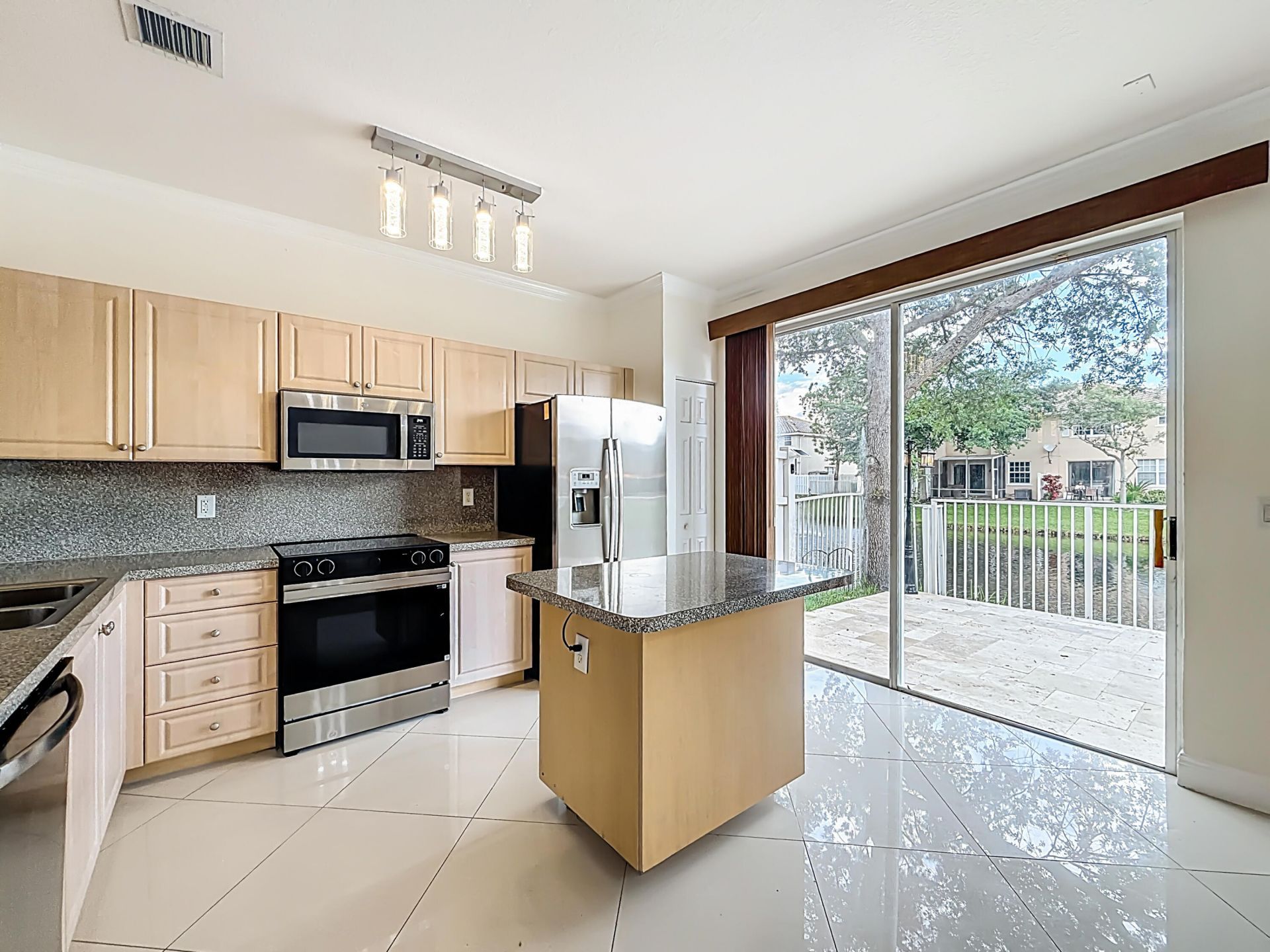 3990 NW 92nd Avenue, Sunrise, FL 33351 Photo