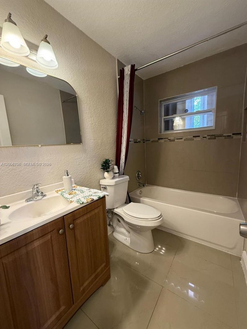 525 NW 15th Ter , Fort Lauderdale, FL 33311 Photo