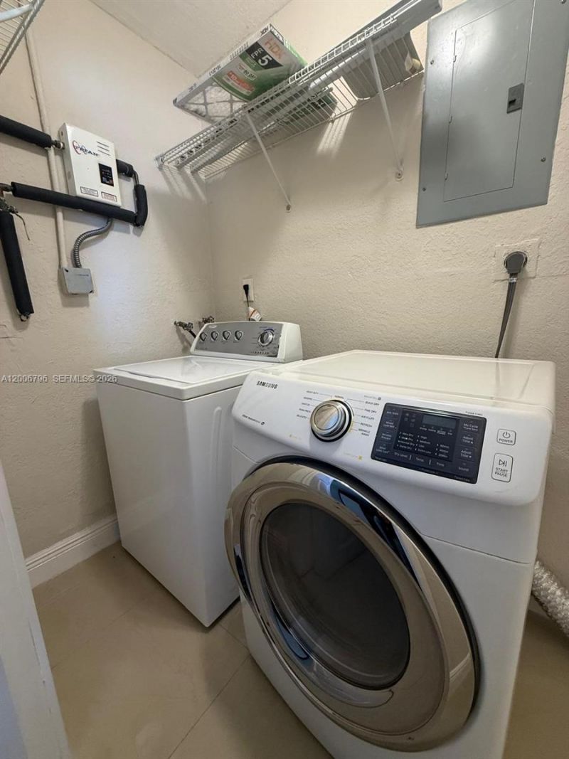 525 NW 15th Ter , Fort Lauderdale, FL 33311 Photo