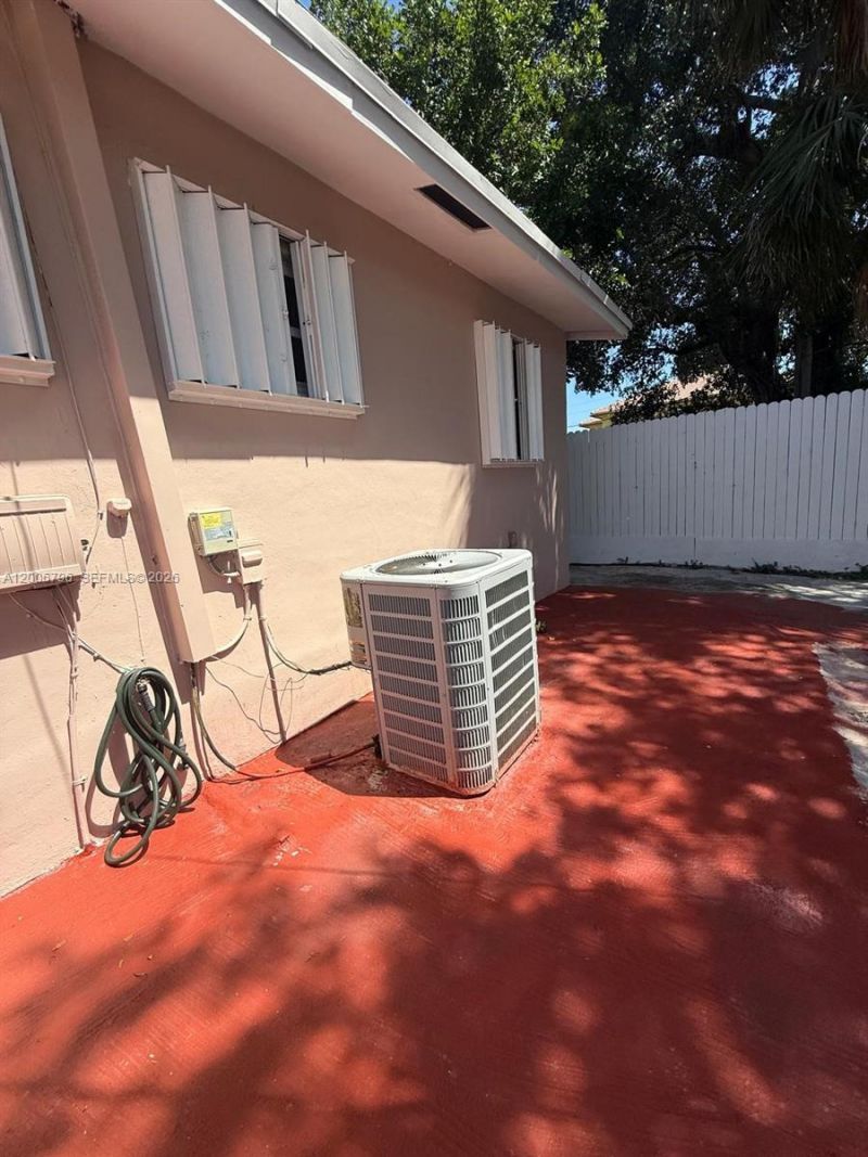 525 NW 15th Ter , Fort Lauderdale, FL 33311 Photo