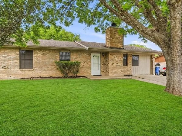 1414 W Torrey Street, Granbury, TX 76048