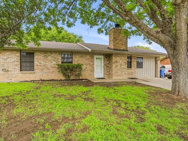 1414 W Torrey Street , Granbury, TX 76048