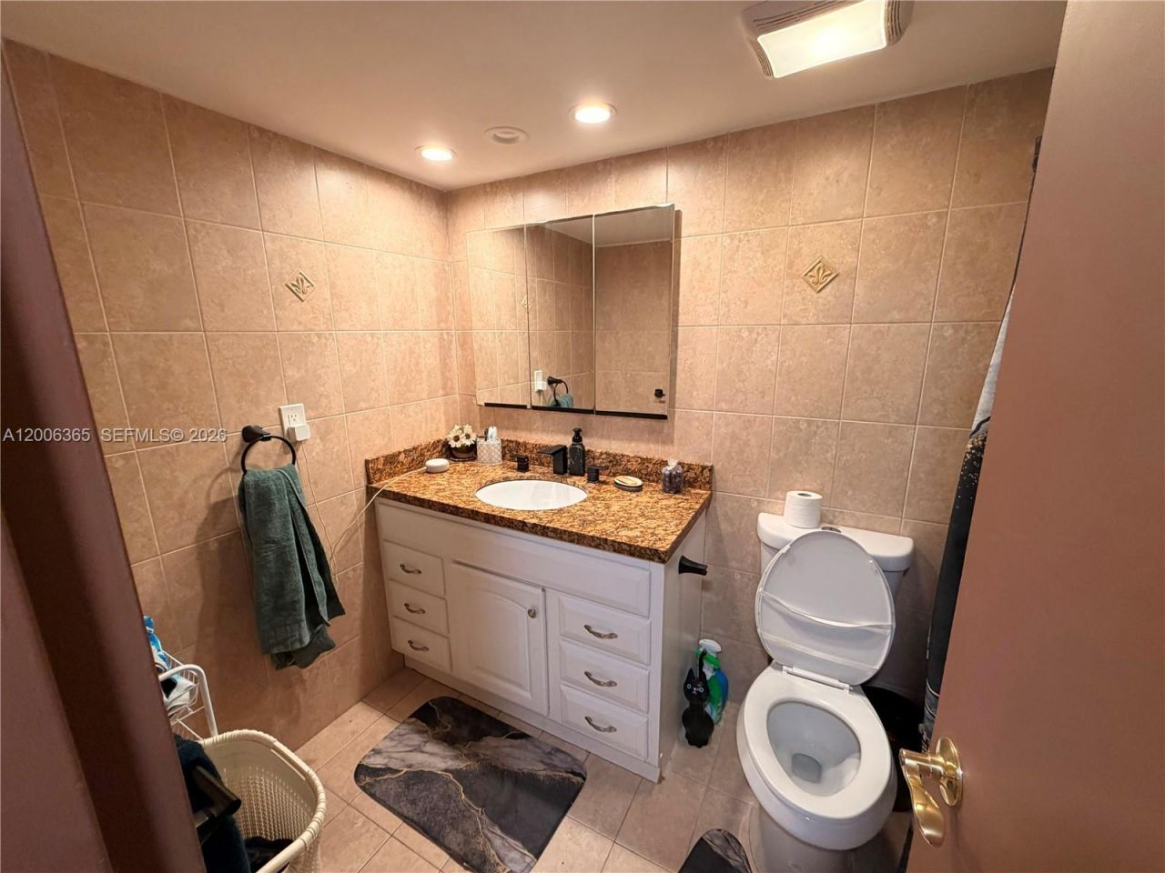 100 Golden Isles Dr, Unit 810, Hallandale Beach, FL 33009 Photo