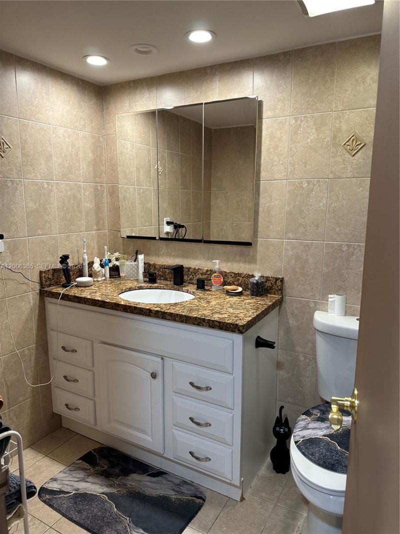 100 Golden Isles Dr , Unit 810, Hallandale Beach, FL 33009 Photo