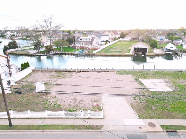 62 Alhambra Road , Massapequa, NY 11758