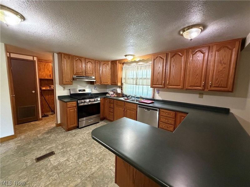 10675 Township Road 92 NW, Somerset, OH 43783 Photo 13