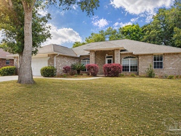 5818 Chi Chi Cir, Milton, FL 32570