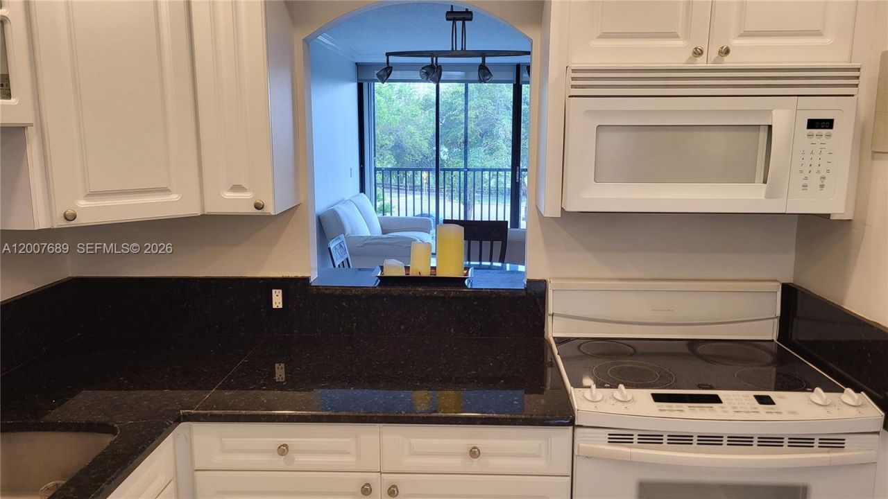 3475 N Country Club Dr, Unit 409, Aventura, FL 33180 Photo