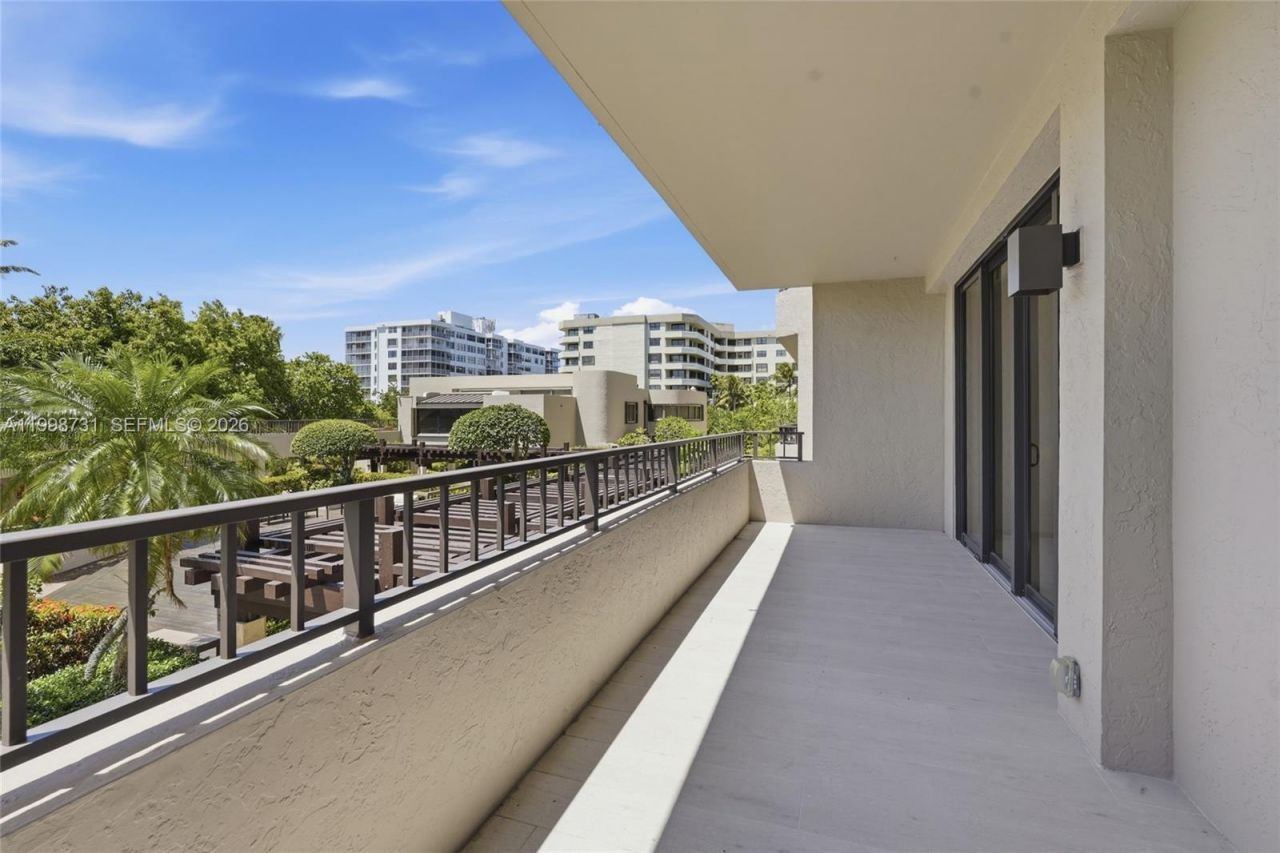 251 Crandon Blvd , Unit 202, Key Biscayne, FL 33149 Photo