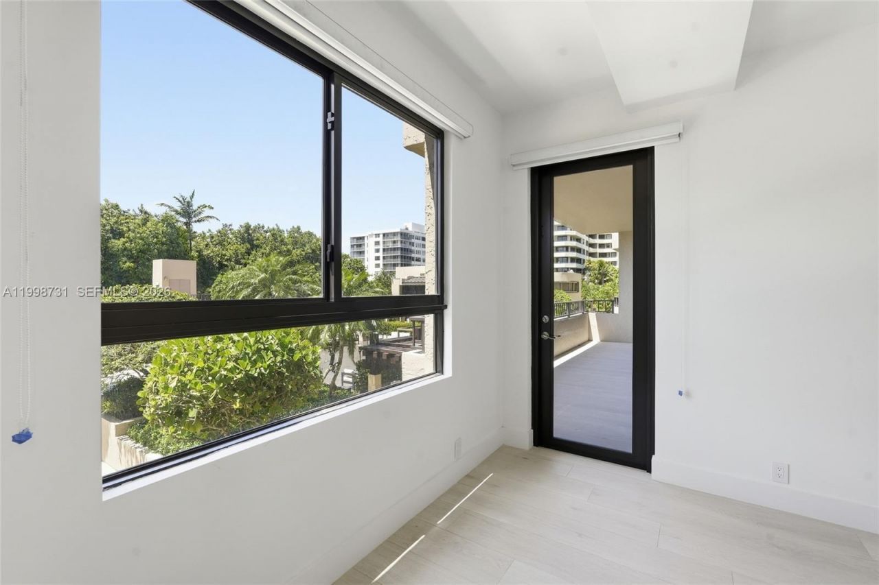 251 Crandon Blvd , Unit 202, Key Biscayne, FL 33149 Photo