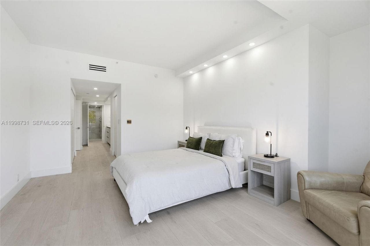 251 Crandon Blvd , Unit 202, Key Biscayne, FL 33149 Photo