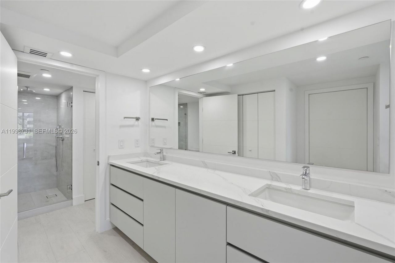 251 Crandon Blvd , Unit 202, Key Biscayne, FL 33149 Photo