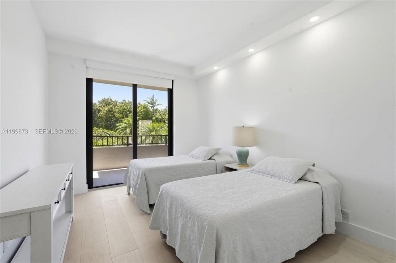 251 Crandon Blvd , Unit 202, Key Biscayne, FL 33149 Photo