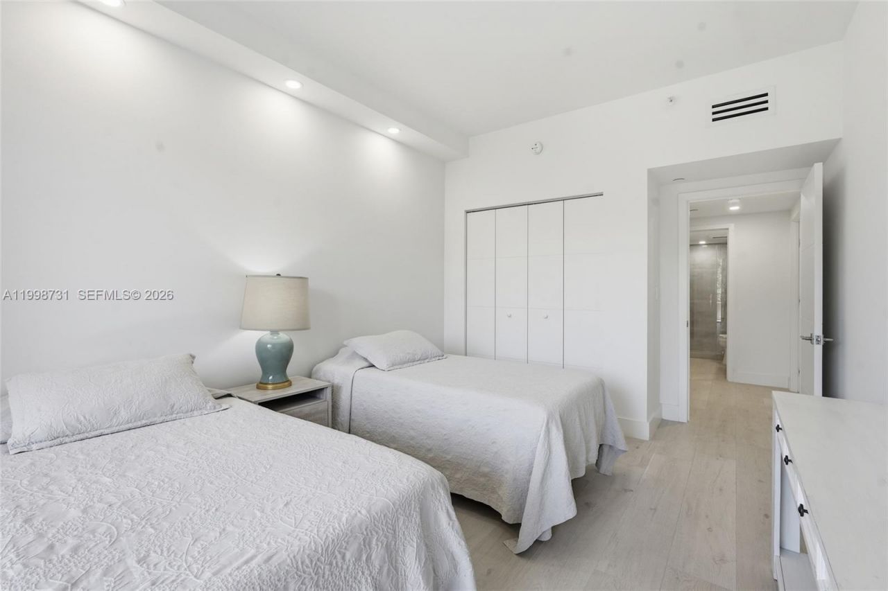 251 Crandon Blvd , Unit 202, Key Biscayne, FL 33149 Photo