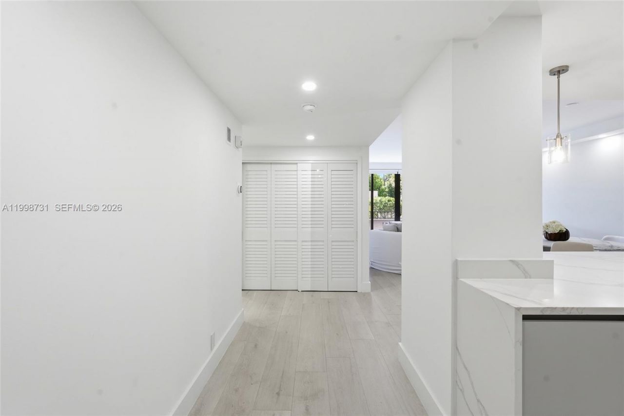 251 Crandon Blvd , Unit 202, Key Biscayne, FL 33149 Photo