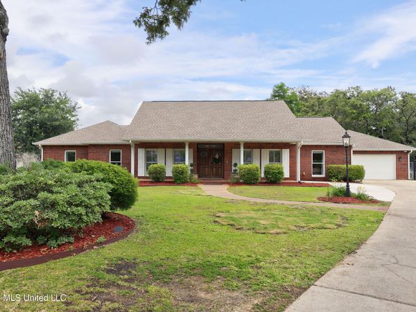 2014 Rue Ulysse , Biloxi, MS 39531