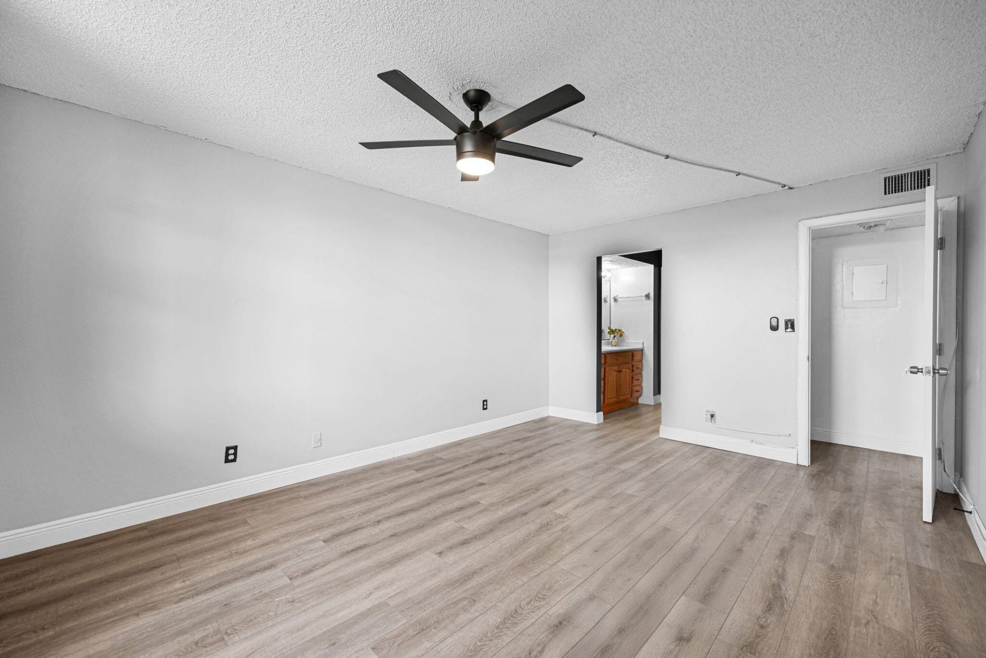6190 Woodlands Boulevard, Unit 312, Tamarac, FL 33319 Photo