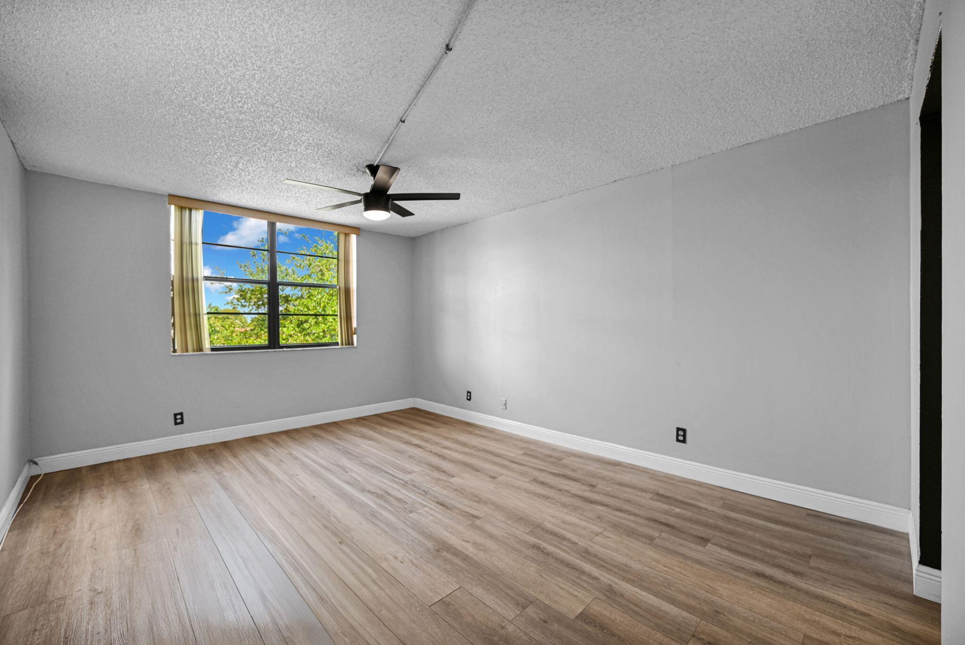 6190 Woodlands Boulevard, Unit 312, Tamarac, FL 33319 Photo