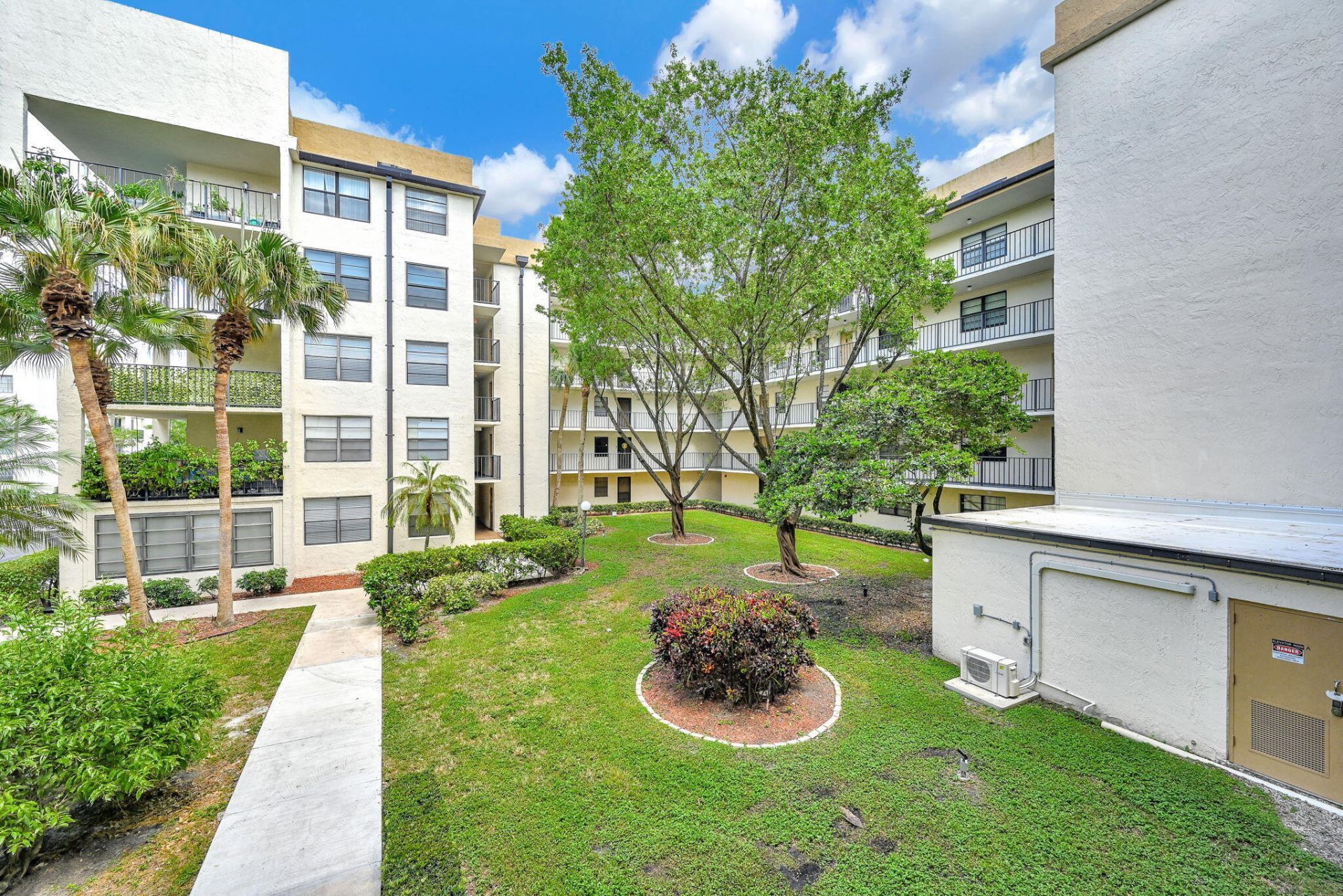 6190 Woodlands Boulevard, Unit 312, Tamarac, FL 33319 Photo