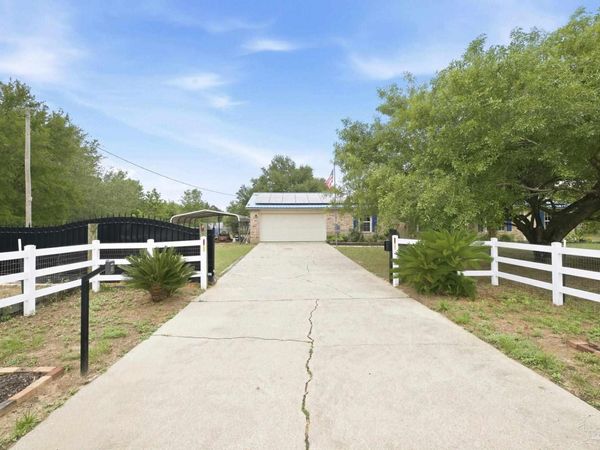 9460 American Farms Rd, Milton, FL 32583