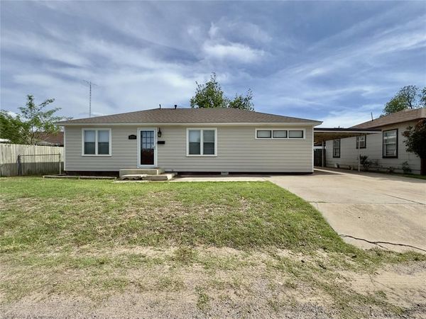 220 E Van Buren Street, Mangum, OK 73554