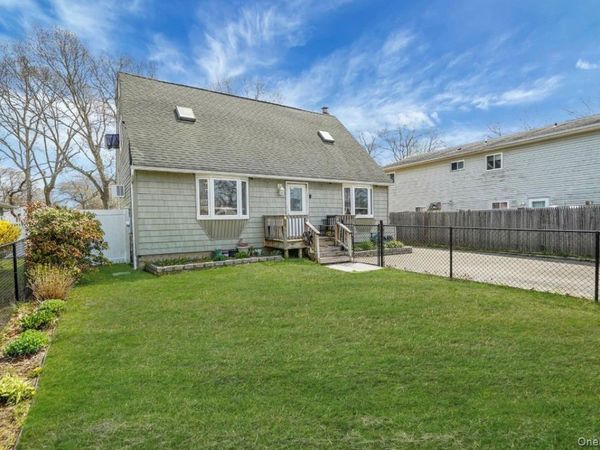 15 Maplewood Drive , Shirley, NY 11967