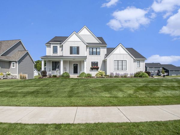 8224 Boardwalk Drive SW, Byron Center, MI 49315