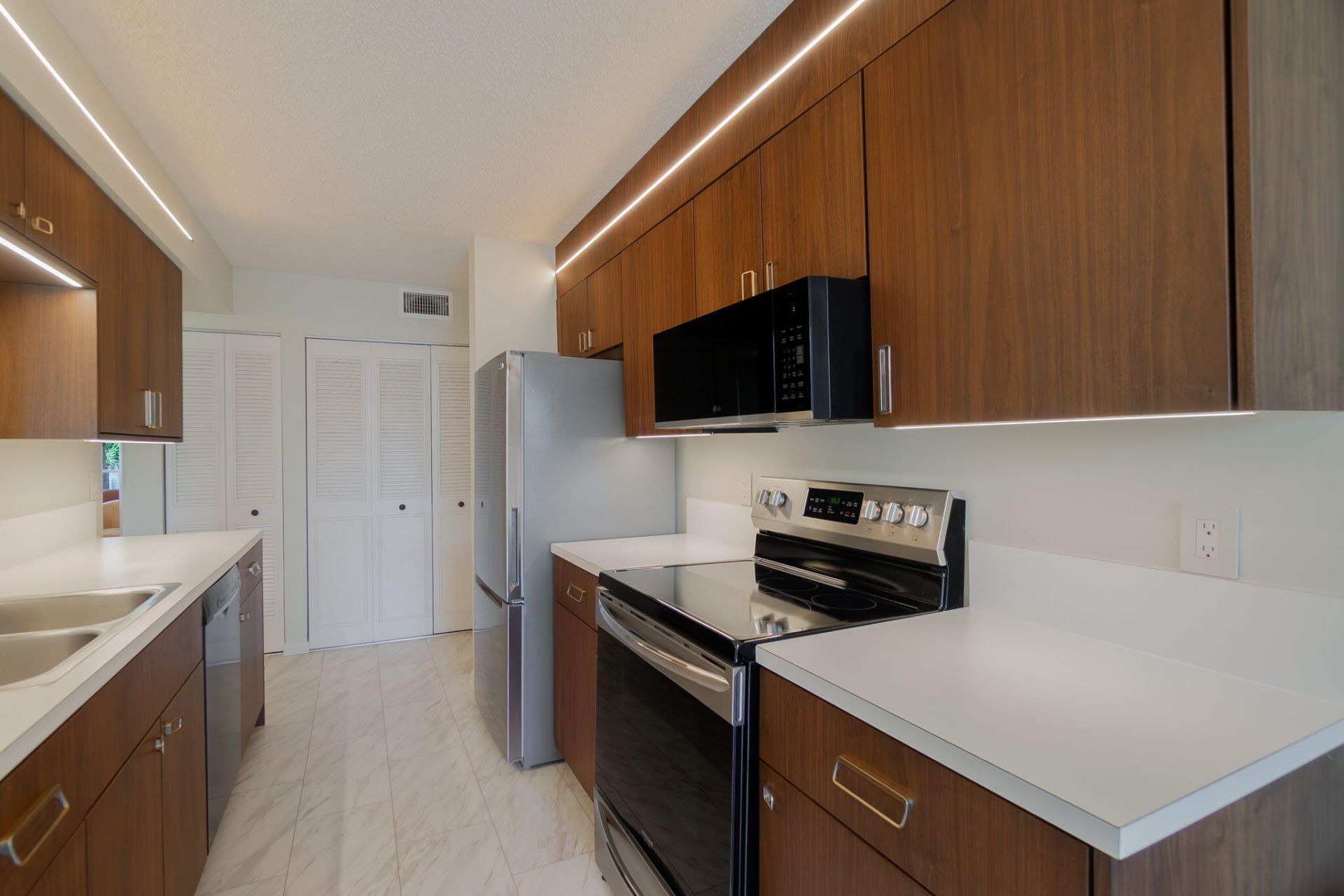 102 Half Moon Circle, Unit G2, Hypoluxo, FL 33462 Photo