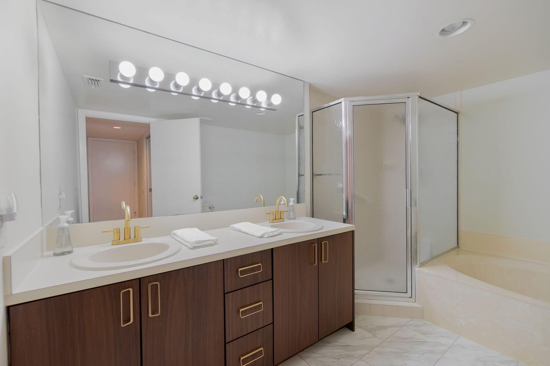 102 Half Moon Circle, Unit G2, Hypoluxo, FL 33462 Photo