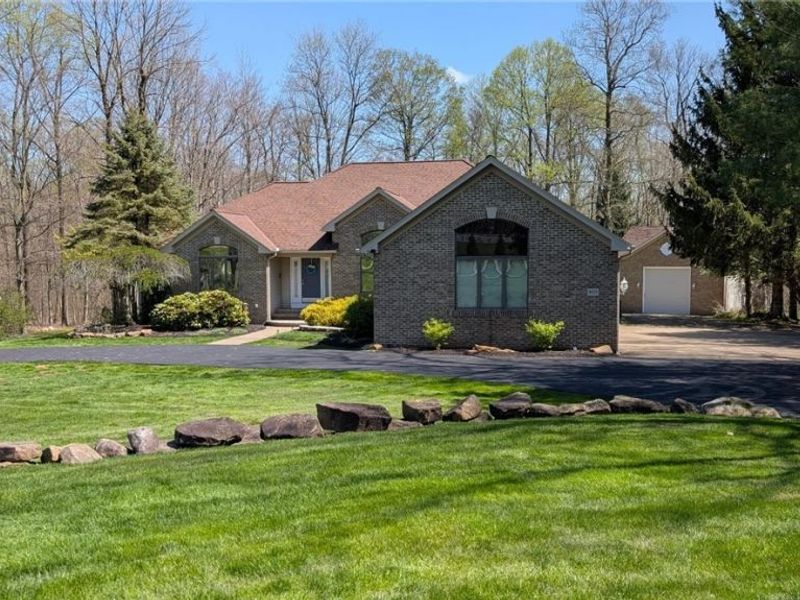 9855 Breckenridge Drive, Chardon, OH 44024 Photo 2
