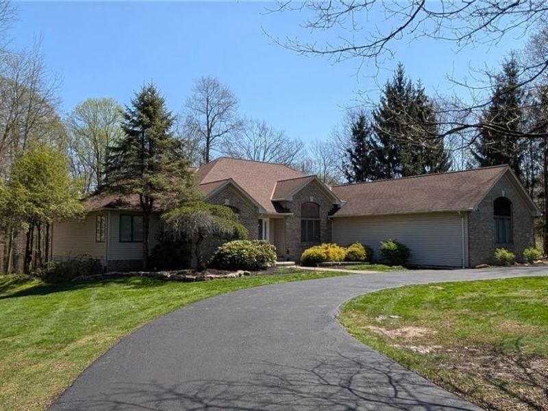 9855 Breckenridge Drive, Chardon, OH 44024 Photo 3