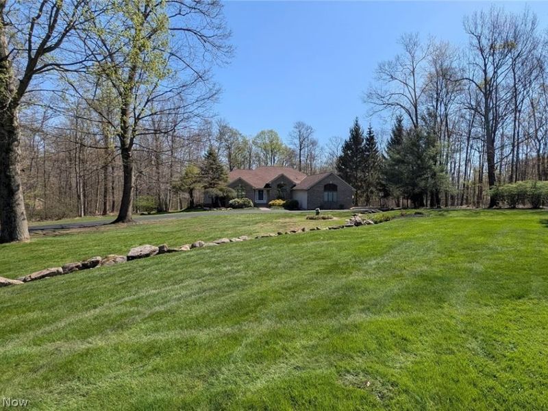 9855 Breckenridge Drive, Chardon, OH 44024 Photo 4