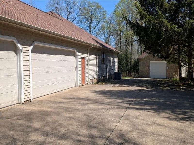 9855 Breckenridge Drive, Chardon, OH 44024 Photo 5
