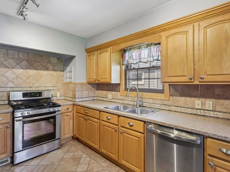 17406 Milburn Avenue, Cleveland, OH 44135 Photo 21