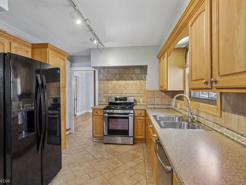 17406 Milburn Avenue, Cleveland, OH 44135 Photo 22