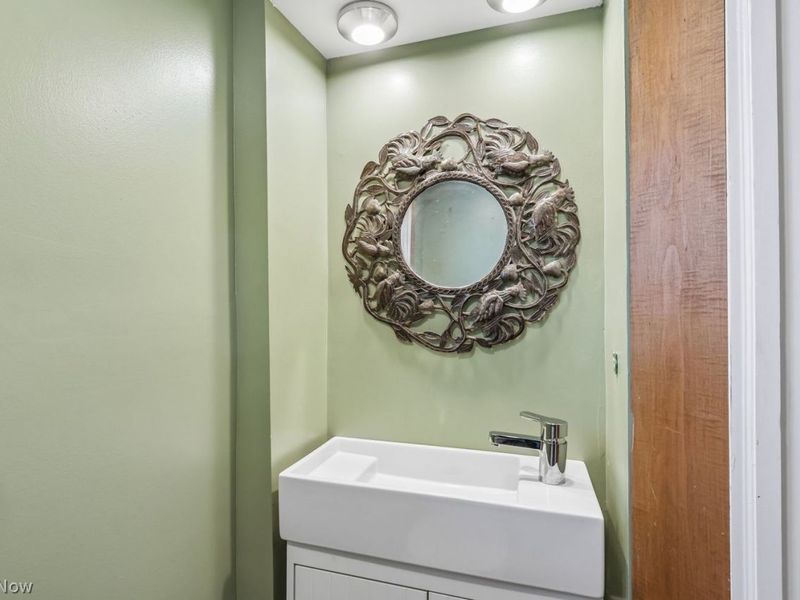 17406 Milburn Avenue, Cleveland, OH 44135 Photo 27