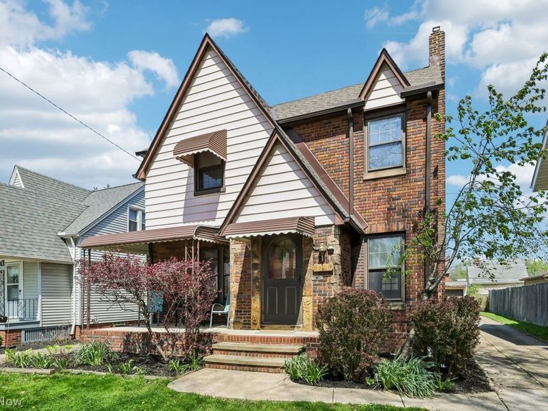 17406 Milburn Avenue, Cleveland, OH 44135 Photo 3