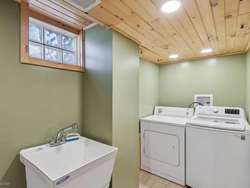 17406 Milburn Avenue, Cleveland, OH 44135 Photo 39