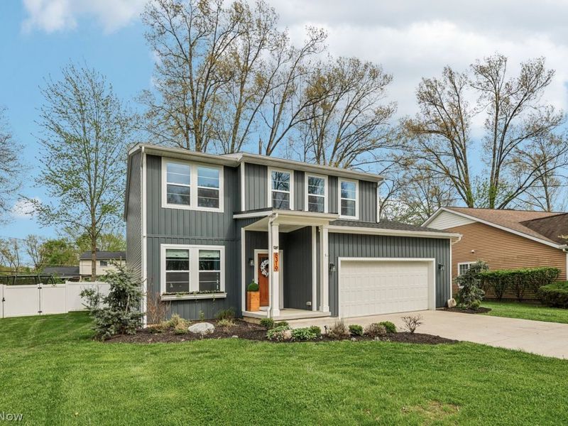 8319 Falls Glen Lane, Olmsted Falls, OH 44138 Photo 3