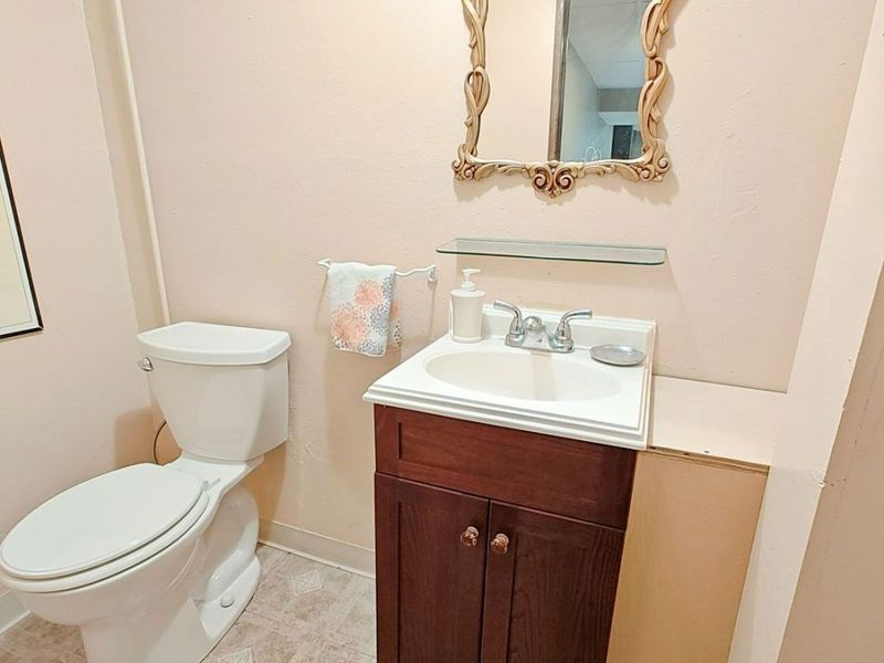 237 W Hopewell Drive , Struthers, OH 44471 Photo 14