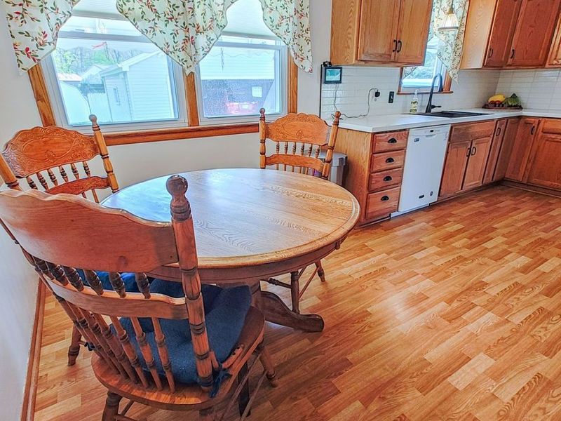 237 W Hopewell Drive , Struthers, OH 44471 Photo 4