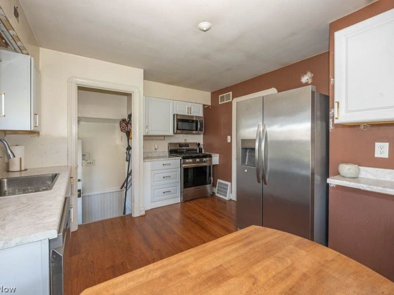 436 W Wood Street, Lowellville, OH 44436 Photo 5