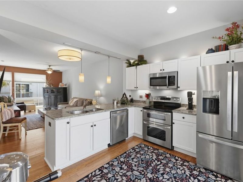 7306 Marina Court, Cleveland, OH 44102 Photo 12