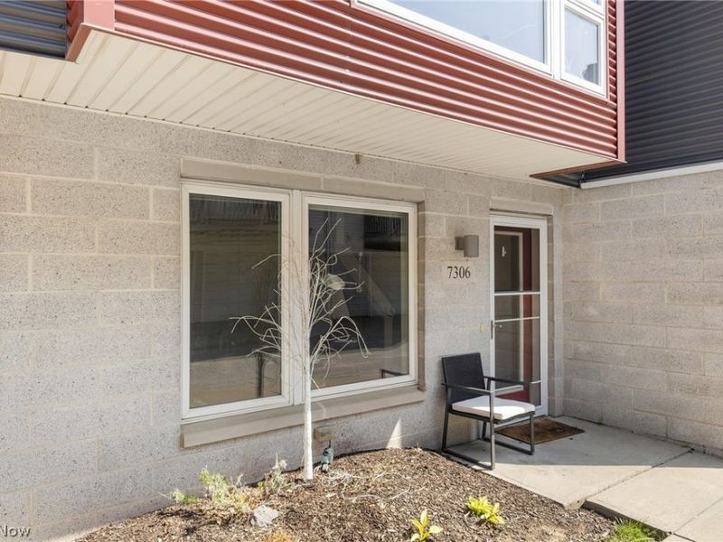7306 Marina Court, Cleveland, OH 44102 Photo 3