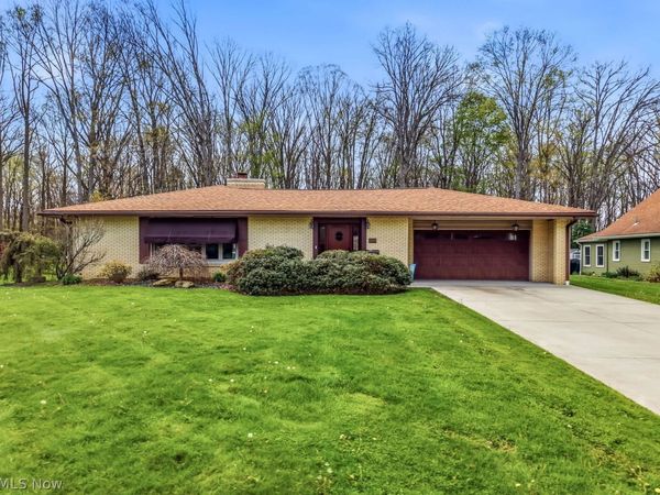 444 Grandview Avenue SE, Hubbard, OH 44425