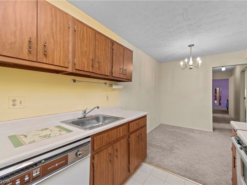 16375 Heather Lane, Unit F104, Middleburg Heights, OH 44130 Photo 10